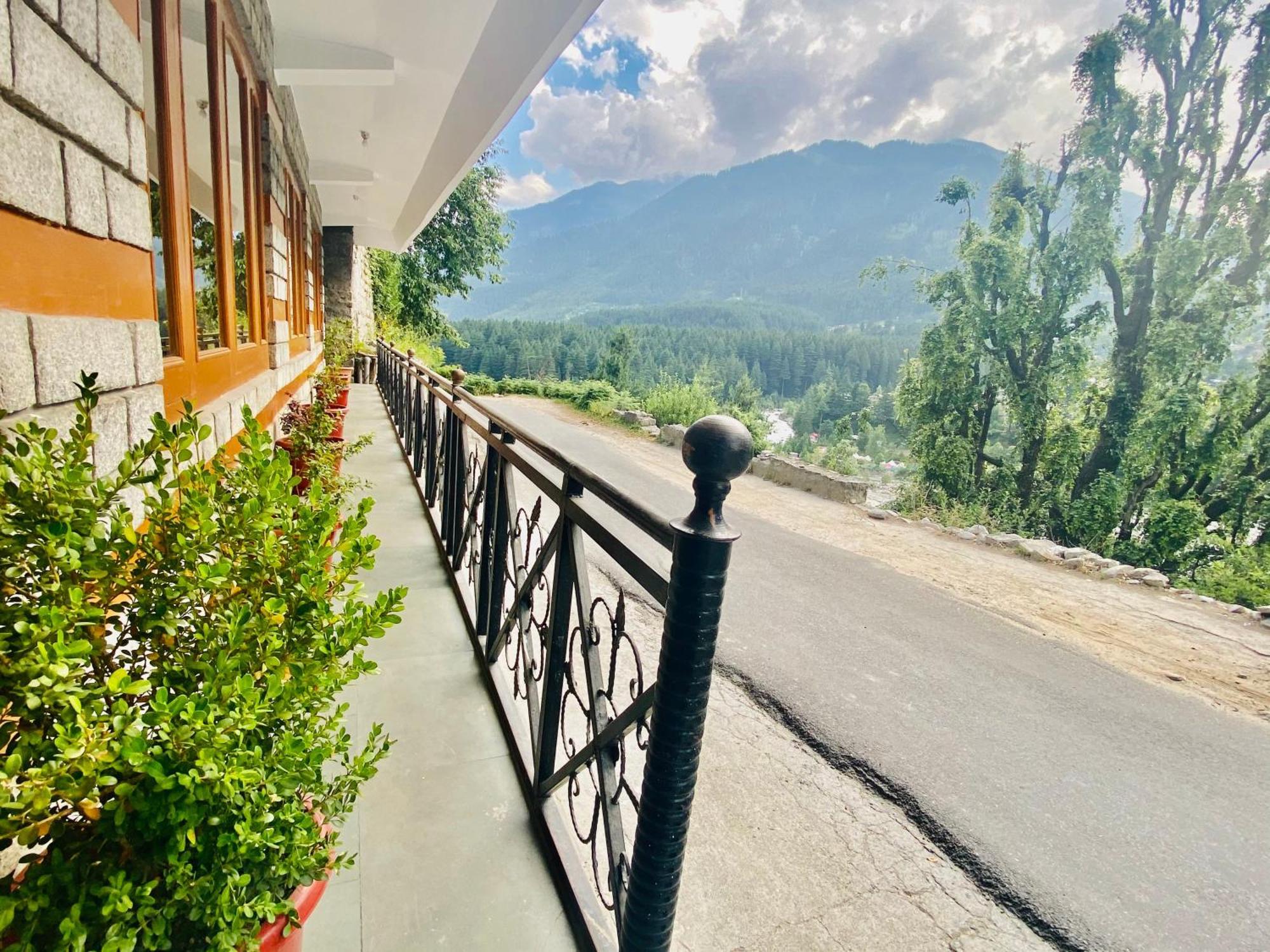 Snow Clad Riverview Hotel & Resort, Manali Eksteriør billede